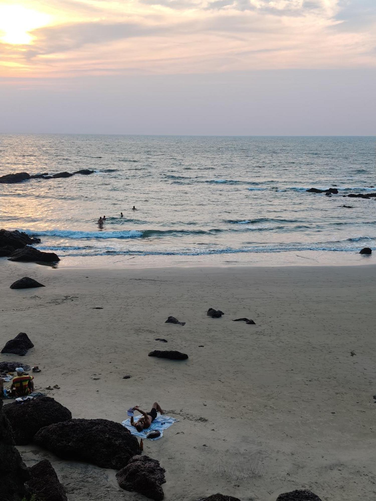 Om Ganesh Guest House Cliffside Arambol Exterior foto